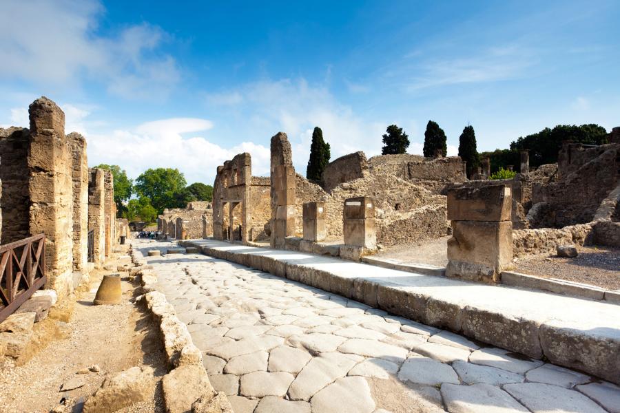 Pompeii: a journey into the Past-1